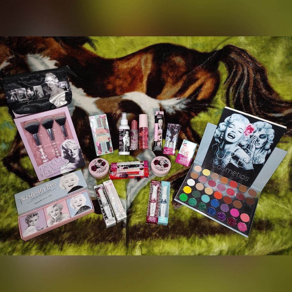 Marilyn Monroe makeup bundle